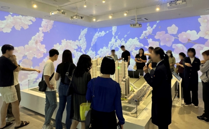 DL이앤씨, 'e편한세상 명덕역 퍼스트마크' 사흘간 1만5000여명 인파 ...