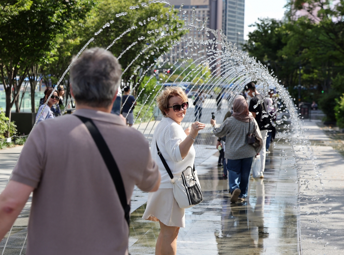 "3000만 관광객 시대 연다"...관광기업 돕는 '이음주간' 개최 - 뉴스 썸네일 이미지
