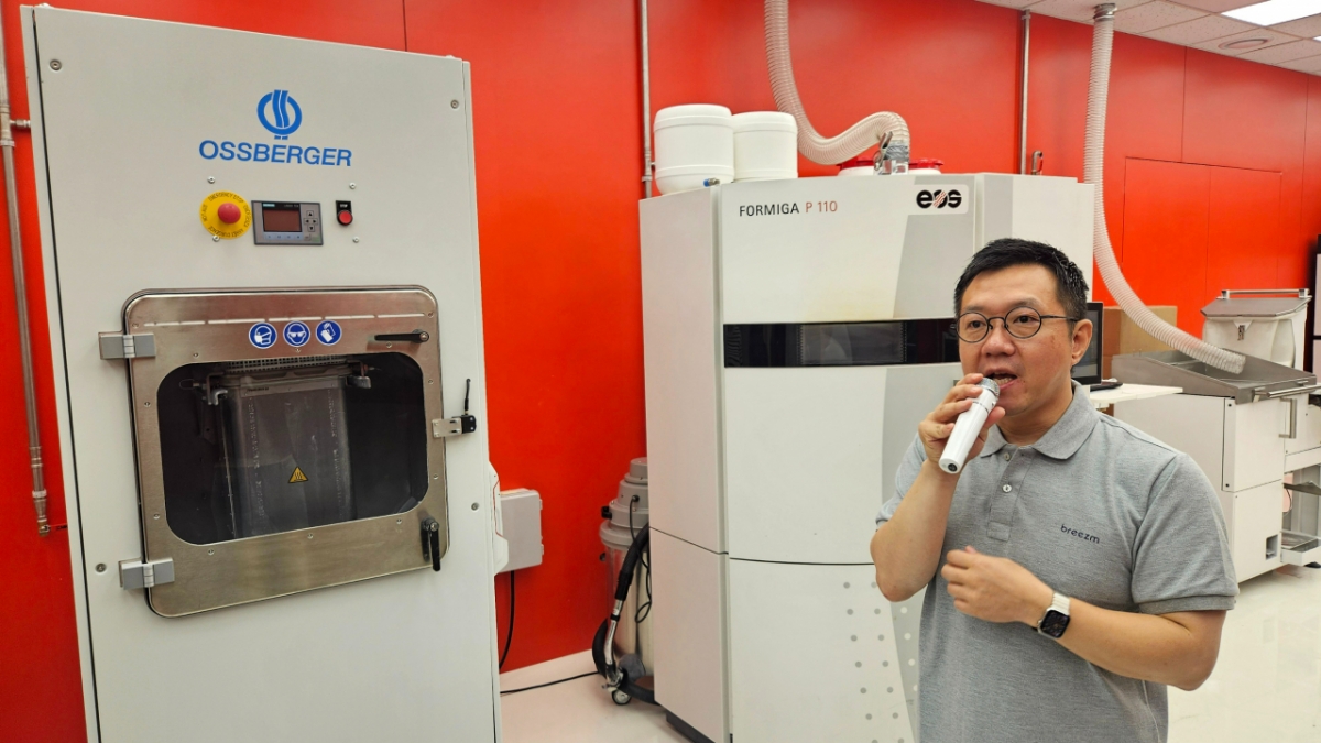 하버드도 반한 K-안경 혁신..."제로 웨이스트, 탄소배출 80%↓" - 뉴스 썸네일 이미지