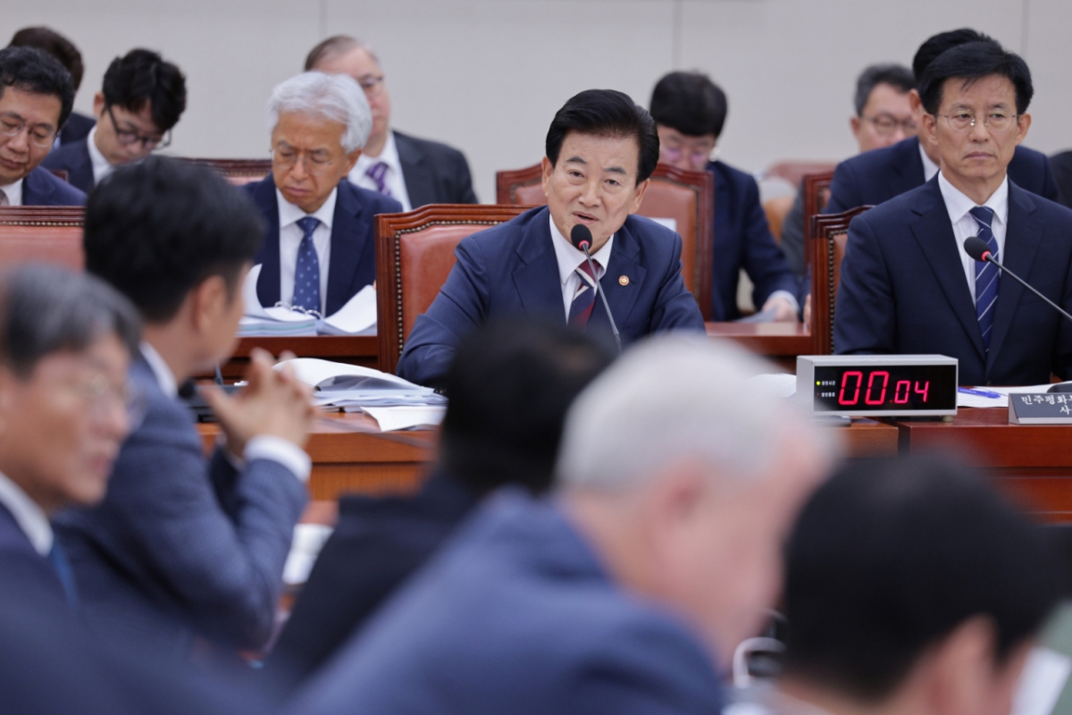 두 국가론 설명 중인 정동영 장관