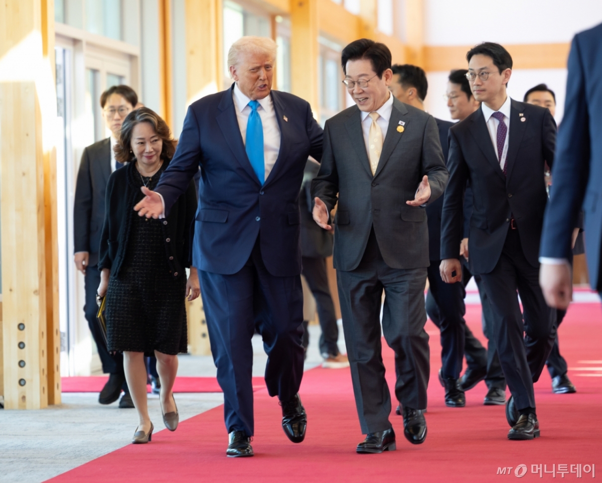 관세협상 관련 이미지