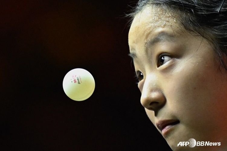 '삐약이 반등 노린다' 신유빈, 세계 18위 꺾고 WTT 챔피언스 몽펠리에 '8강 진출'... 中 천이 만난다