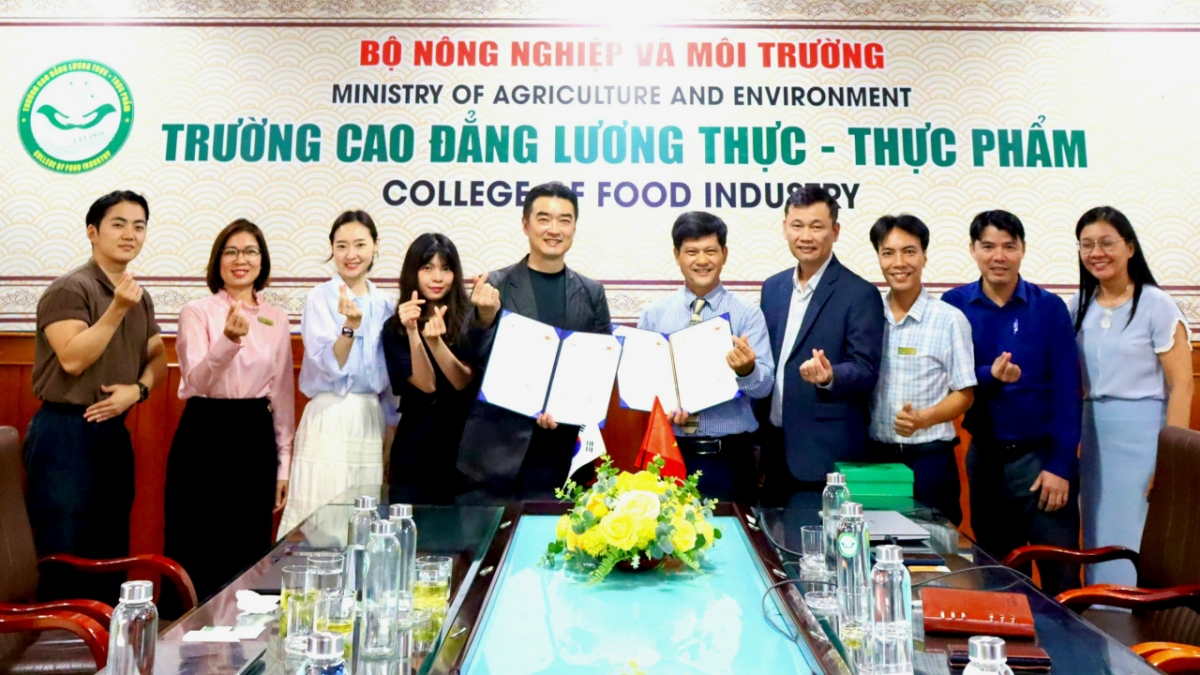 한-베트남 대학생 학점·진로 교류...아자스쿨, 현지 대학들과 맞손 - 뉴스 썸네일 이미지