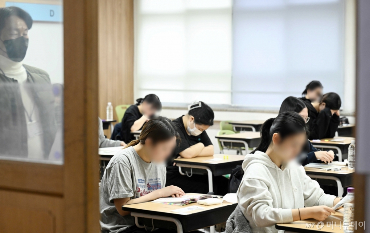 수능 국어 브리핑 장면