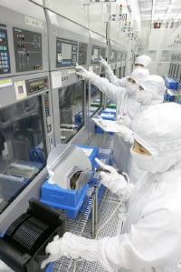 ▲자동화설비도 사람의 제어가 필요하다