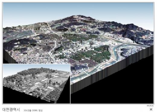 ▲대전광역시 3D(건물 DEM) 영상(4m칼라)
다목적실용위성 2호가 촬영한 대전시 영상과 건물 DEM(높이정보)를 이용하여 표현한 3차원 영상
사진 중앙우측의 높은 건물 4동(정부청사), 산 밑부분의 붉은 색 건물이 한국과학기술원, 앞 쪽의 강이 갑천이다.