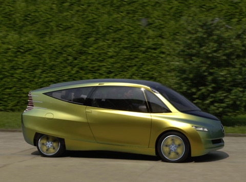 액셀러레이티드 콤포지트가 개발한 아프테라. 2인승 하이브리드카로 연비가 140.25km/ℓ에 달한다. 가격은 2만달러