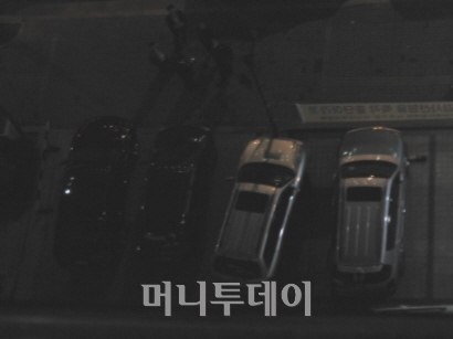 예탁원 진입로를 막은 차량들