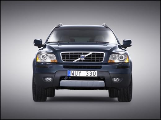 ▲XC90의 전면부, 기존 모델에 비해 범퍼와 헤드라이트 등을 바꿨다.