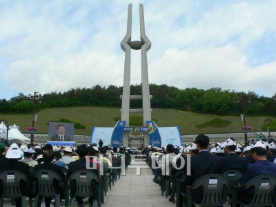 ▲노무현 대통령(왼쪽 두번째)과 권양숙 여사