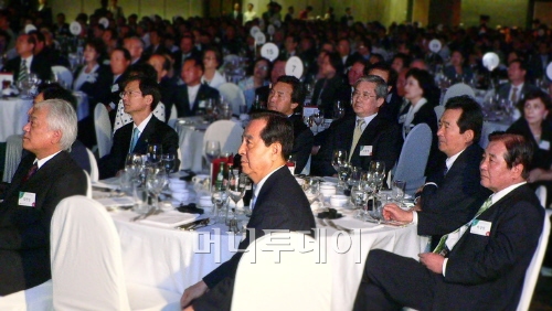 ▲14일 63빌딩, 김한길 중도신당 대표(맨 왼쪽) 등이 6·15 공동선언 7주년 기념식에 참석했다.