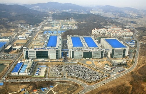 ▲ 삼성 탕정 LCD클러스터 모습