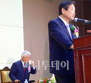 ▲박상천 공동대표가 연설하고 있다.