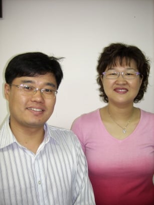 ↑문창숙 이엠커뮤니티 대표(오른쪽)와 김영환 이엠실천 과장