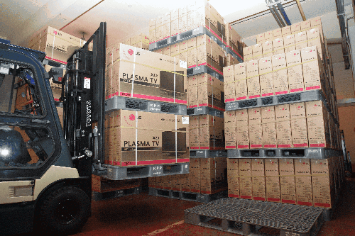 ▲LG전자 구미공장에서 글로벌 시장에 출시할 32인치 PDP TV를 생산하고 있다.