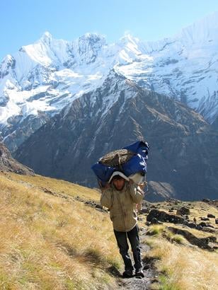 ↑안나푸르나의 짐꾼.