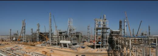 ▲연산 10만톤 규모의 선형알킬벤젠(LAB)을 생산할 수있는 이집트 플랜트 골조 모습. GS건설은 이 사업 수주를 통해 아프리카 시장 개척의 발판을 마련했다.