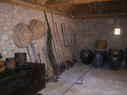 ▲ 고 이병철 삼성 창업주 생가에 있는 광. 이 회장은 선친으로부터 300석을 받아 첫 사업의 종잣돈으로 썼다.