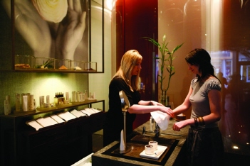 ↑'아모레퍼시픽 뷰티 갤러리&스파' 실내 모습.