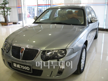 상하이차가 개발한 독자 브랜드 로위750.