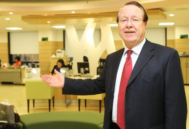 ↑ 앨런 팀블릭(65) 센터장이 서울글로벌센터를 소개하고 있다
ⓒ홍기원 기자