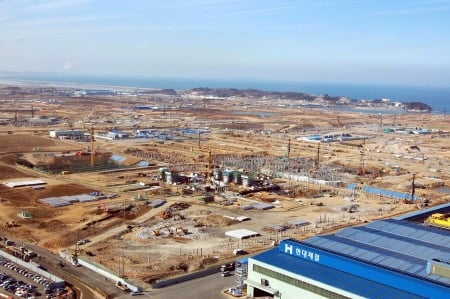 현대제철 일관제철소 공사 현장 모습. 160만평 전역에 대해 동시다발적으로 공사가 진행되고 있다.