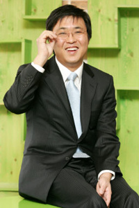 ↑마라도에 상륙한 네이버의 책읽는 버스. 도서 산간이나 전국 행사장을 찾아 운행되는 이동식 도서관이라 보면된다.
