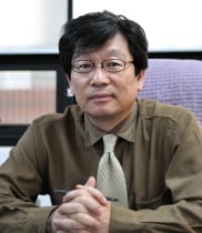 ↑이봉삼 인토스 사장