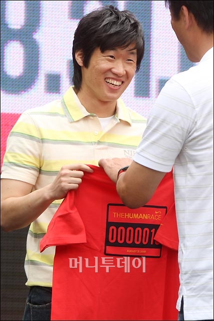 ↑ 김승현, 김연아, 박지성(왼쪽부터)