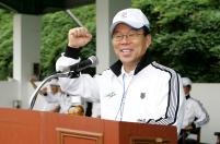 ↑지성하 삼성물산 사장이
단합행사에서 화이팅을
외치고 있다.