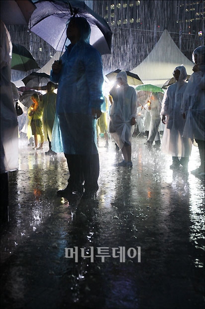 ↑폭우속에서고 계속된 집회