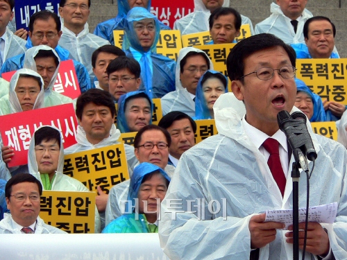 ▲원혜영 통합민주당 원내대표가 연설하고 있다.