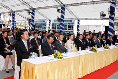 ↑좌측으로부터 GS그룹 허창수 회장, 임홍재 베트남대사, 민영우 호찌민시 총영사, 이영애, GS건설 김갑렬 사장, GS건설 허명수 사장 ⓒGS건설 제공