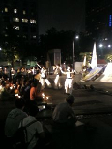 9일 밤 서울 청계광장에서 진행된 촛불문화제의 한 공연.