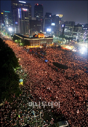시청앞을 메운 촛불시위대 ⓒ이명근 기자