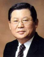 GS칼텍스 6시그마 그랜드포럼에서 임직원들이 '에너지비용 절감'을 주제로 한 생산본부의 혁신활동을 바라보며 얘기를 나누고 있다.