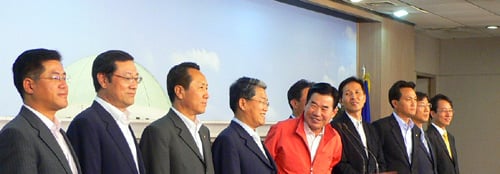 ▲김진표 의원(붉은 점퍼)