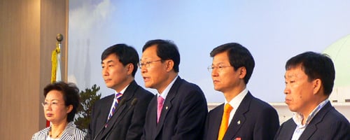 ▲문병호 전 의원(가운데)