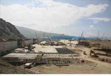 ↑건설이 진행 중인 6도크 모습. 길이 550미터, 폭 135미터, 깊이 13.5미터의 초대형 도크다.