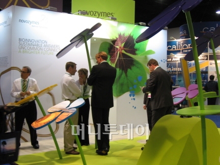 노보자임 전시부스