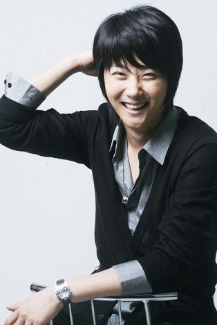 ↑1일, 사회적기업 홍보대사로 위촉되는 가수 신혜성 씨.