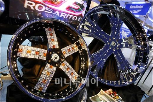 ↑아산티의 세트에 3억원짜리 휠