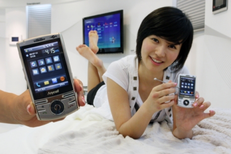 ▲삼성전자가 새롭게 선보인 스마트폰 '멀티터치II'(SPH-M4655).