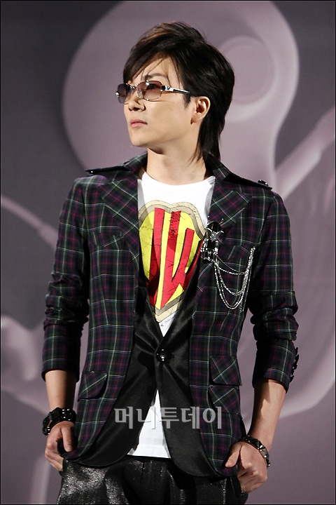 ↑31일 오후 경기도 일산 MBC드림센터에 서태지의 8집 컴백 스페셜 녹화를 보기 위해 모인 팬들이 입장을 기다리고 있다.