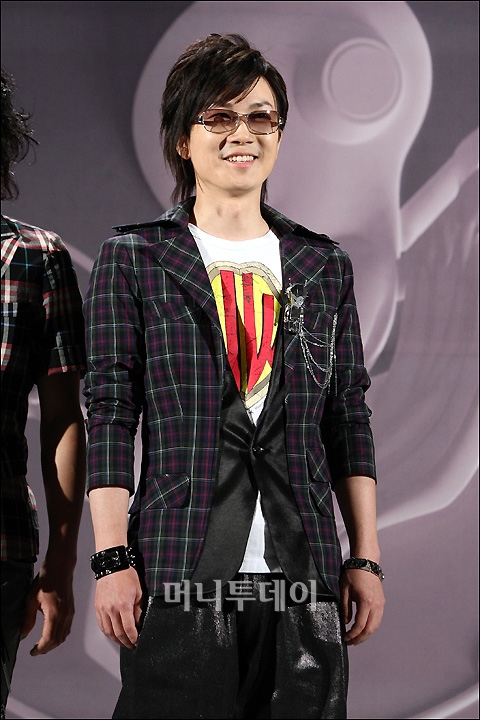 ↑컴백할때마다 '음악과 패션'을 창조하는 문화대통령 서태지, 그는 36세에도 여전히 너무 젊다.