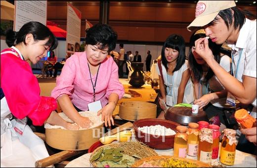 ↑가정용 게임을 이용한 카스 홍보부스.