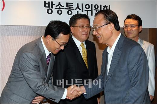 ↑모두발언 하는 최 위원장.