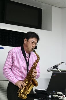 ▲ 노학영 리노스 사장은 
4년전부터 색소폰 오케스트라를 조직, 
주도적으로 참여하고 있다.