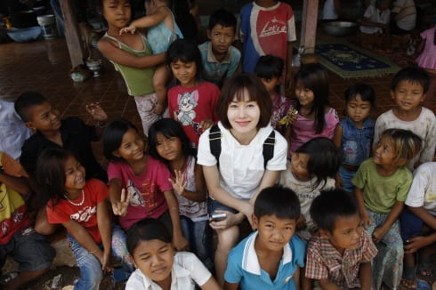 ↑ 탤런트 김지수가 지난 21일부터 일주일 간 굿네이버스와 함께 캄보디아에서 
자원봉사를 하고 돌아왔다. ⓒ사진작가 조남룡