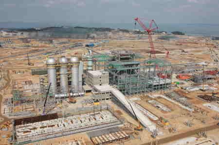 ↑ 현대제철 당진 일관제철소 건설 현장의 고로 1호기 모습.